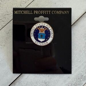 NIP United States Air Force Veteran Lapel Round Pin - 1” Gold Tone Enamel